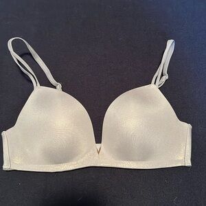 Victoria’s Secret Gray Shimmer Bra-32C